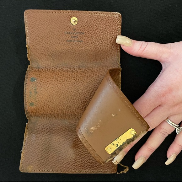 Louis Vuitton 6 Key Holder - Picture 4 of 12